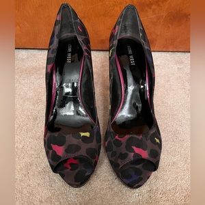 Nine West black multi- colored heel
